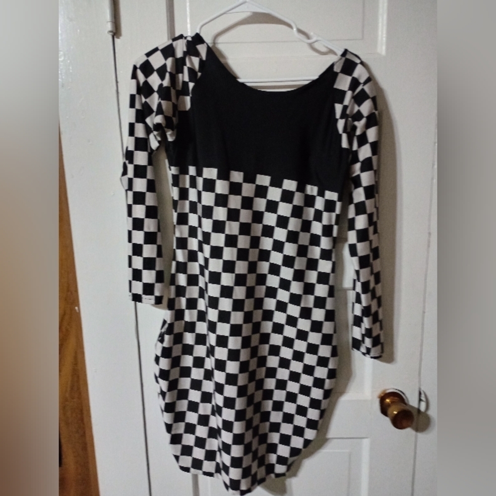 Super cool 3-piece cosplay outfit. Top, pants, and hat. Large in size.
